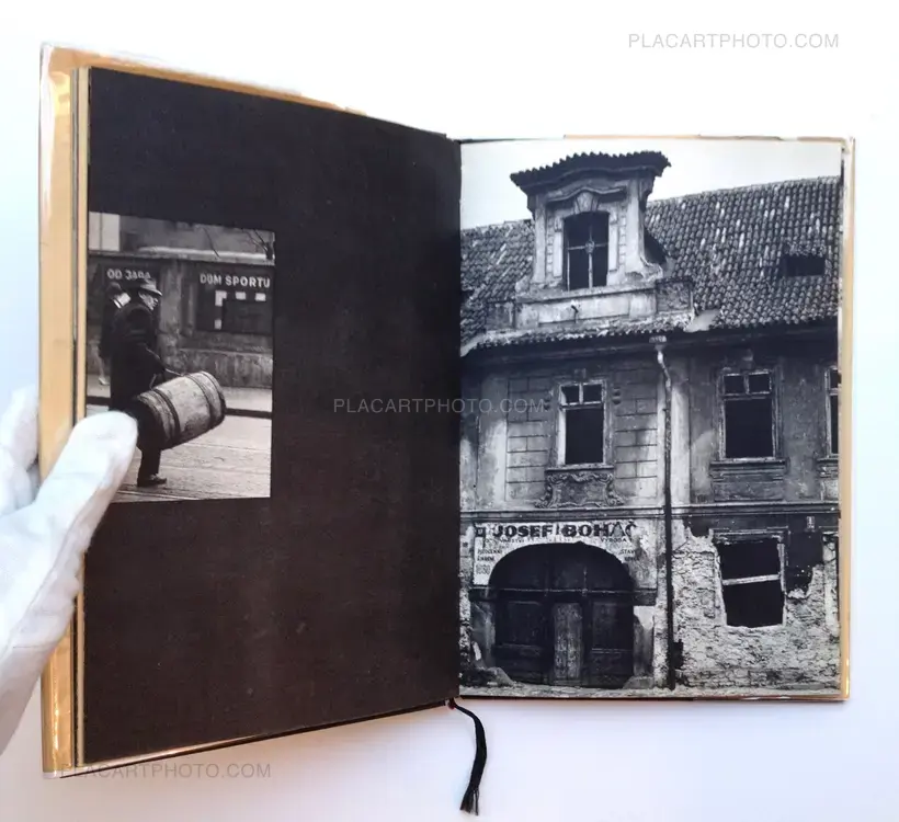 Toto město je ve společné péči obyvatel / This city is under the control of its citizens