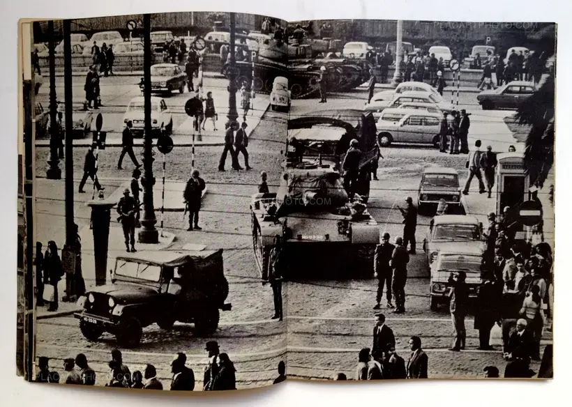 Portugal livre : 20 Fotographos da imprensa contam tudo sobre a revoluçao das Flores