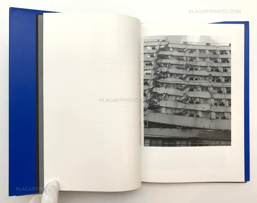 Kobe 1995 After the Earthquake (SIGNED)