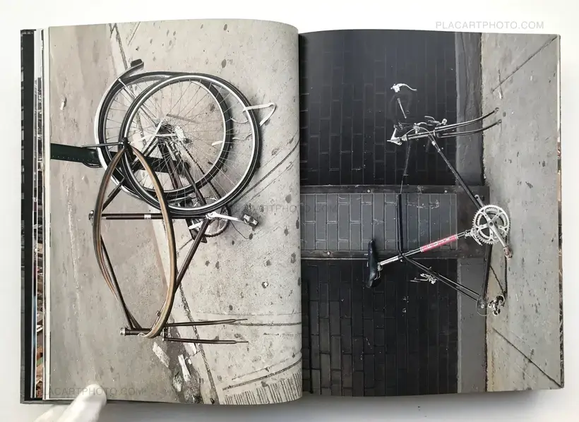 Endcommercial : Reading the city