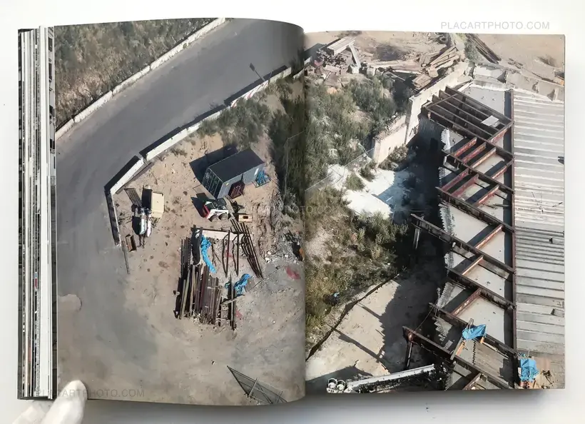 Endcommercial : Reading the city