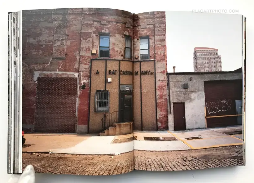 Endcommercial : Reading the city