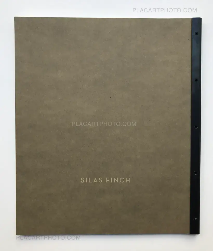 Grays the mountain sends