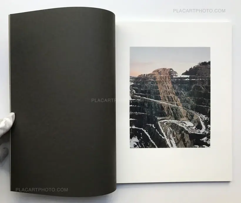 Grays the mountain sends