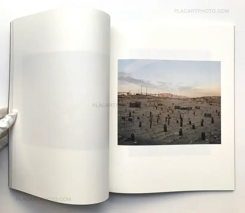 Grays the mountain sends