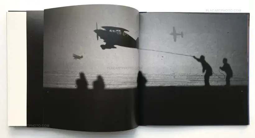 Mais la nuit ne part pas pour autant