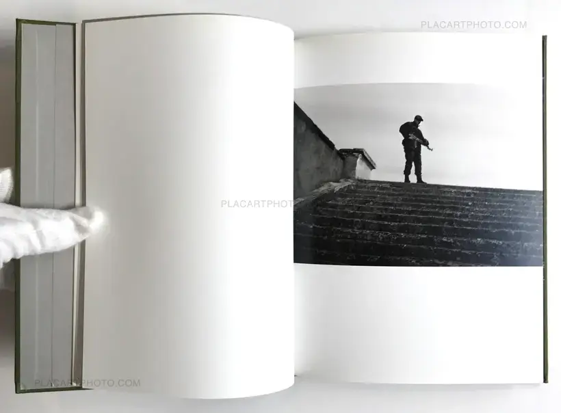 DL07 (Signed and numbered)