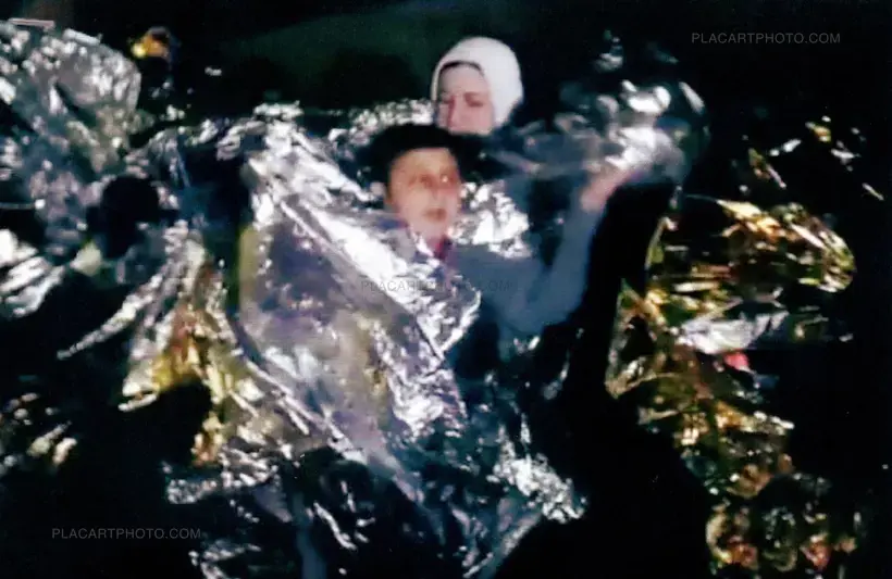 Entrances to the City Borders Reach the Boat (Only 20 copies)