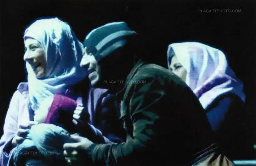 Entrances to the City Borders Reach the Boat (Only 20 copies)