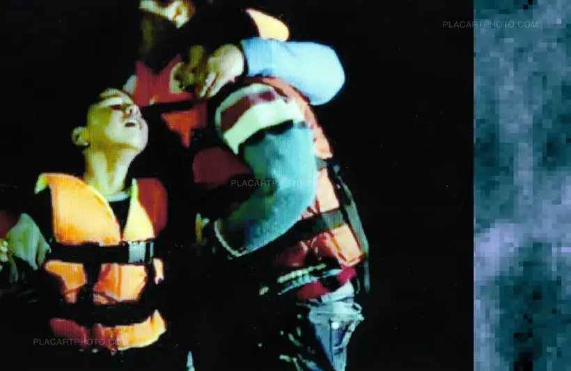 Entrances to the City Borders Reach the Boat (Only 20 copies)