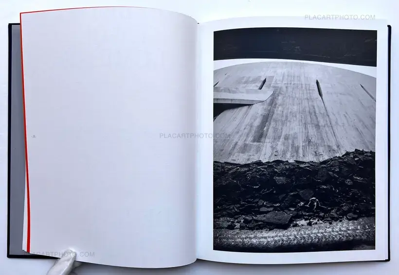 DE BĒTON ET DE LUMIĒRE