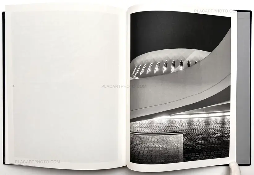 DE BĒTON ET DE LUMIĒRE