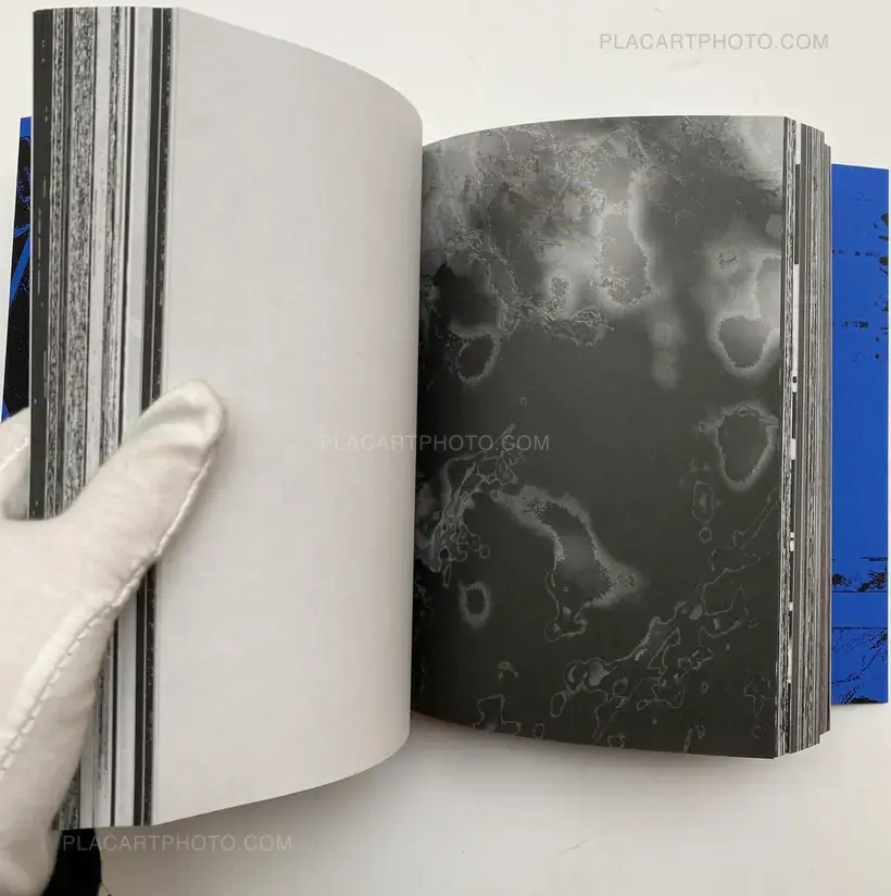 Photography 写真 (Last copy, seald copy, blue cover)