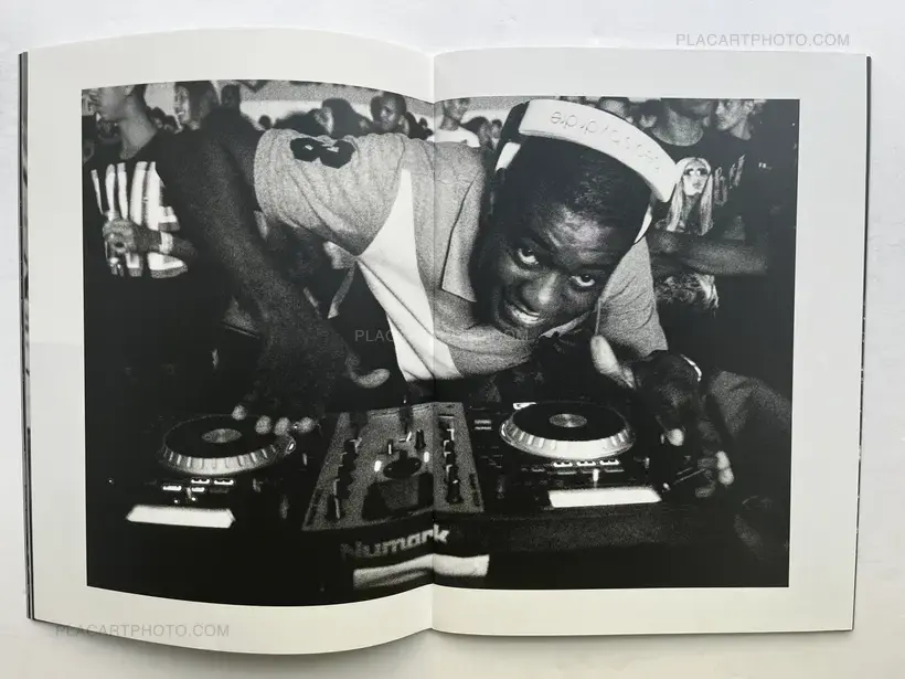 Rio, Favela (SIGNED)