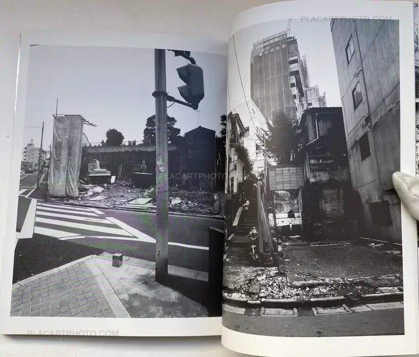 Fuyu e (Tokyo : a City Heading for Death) (WITH OBI)