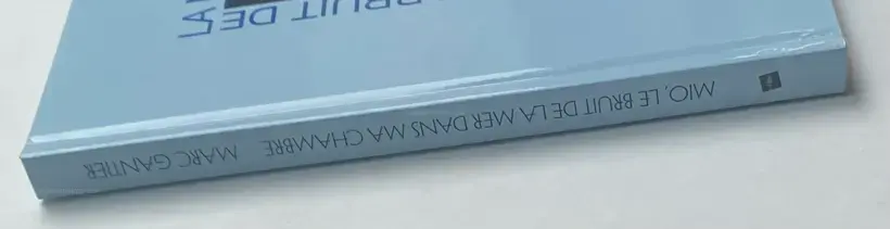 MIO : le bruit de la mer dans ma chambre (WITH 4 SIGNED PRINTS)