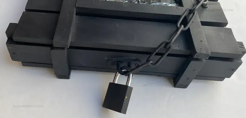 FENDU/E (SIGNED AND NUMBERED, edt of 7)