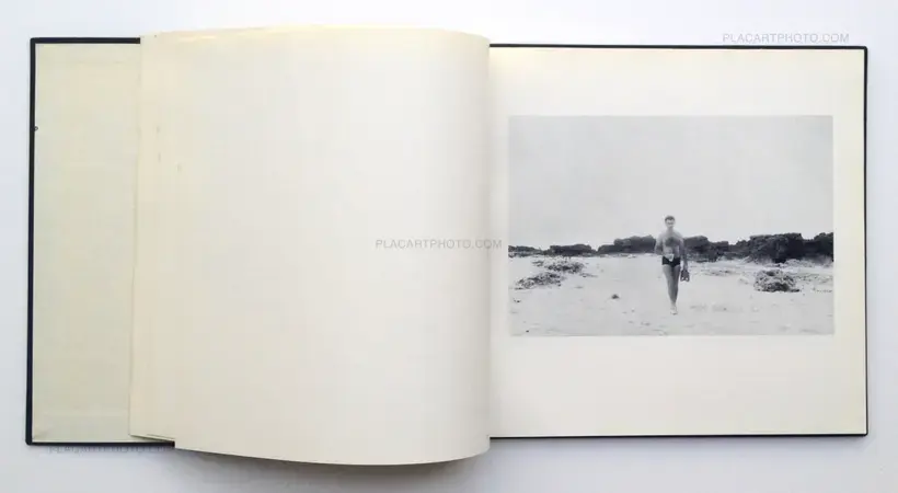 STREET PHOTOGRAPH (SIGNED)