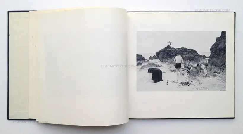 STREET PHOTOGRAPH (SIGNED)