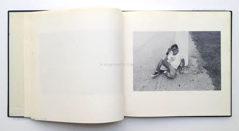 STREET PHOTOGRAPH (SIGNED)