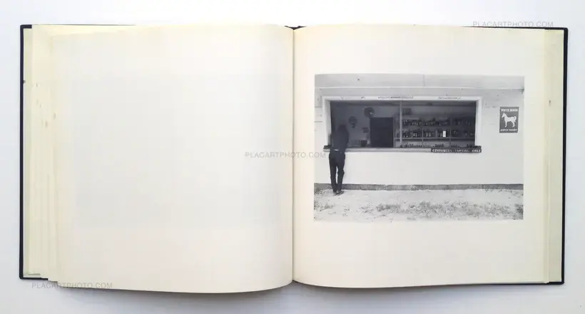 STREET PHOTOGRAPH (SIGNED)