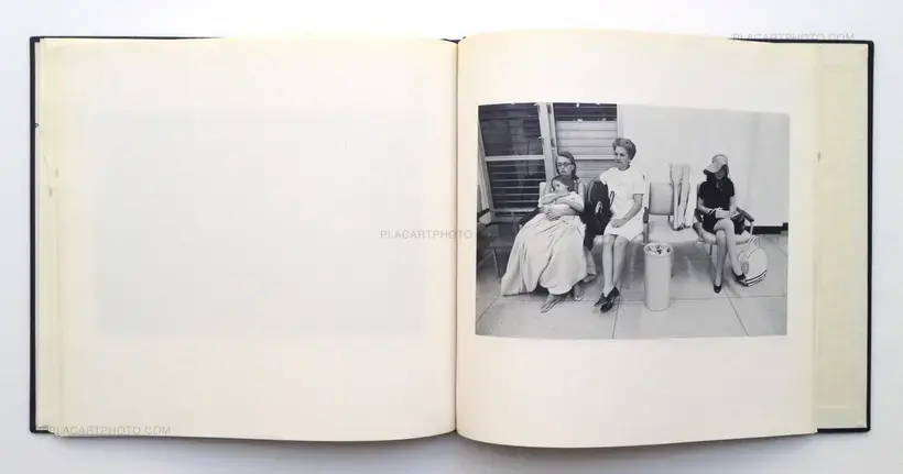 STREET PHOTOGRAPH (SIGNED)