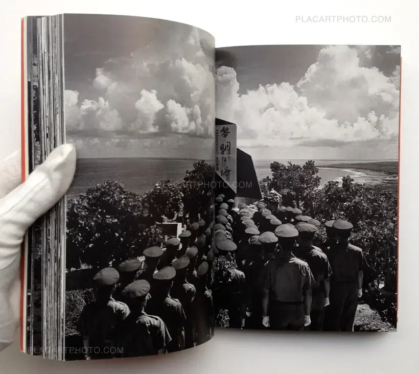 Akai Goya / Toyomitsu Higa Shashinshu 1970-1972